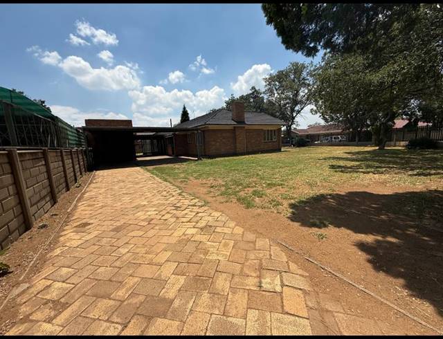 4 BEDROOM HOUSE FOR SALE IN VANDERBIJLPARK CE 2